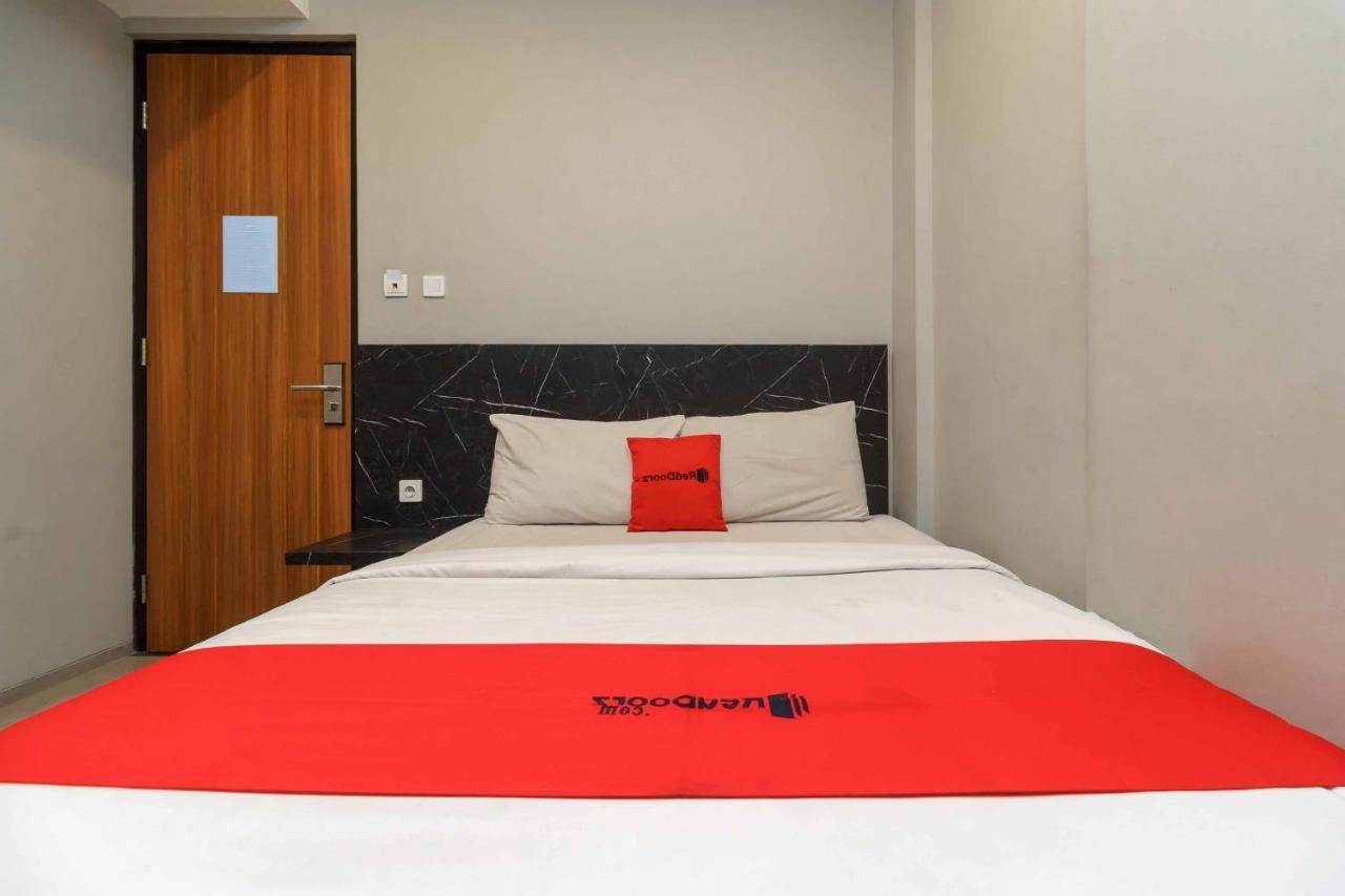 Reddoorz Plus Near Radio Dalam 3 Cakarta Dış mekan fotoğraf